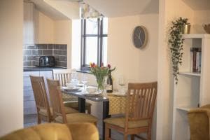 Oak Lodge House Image 1