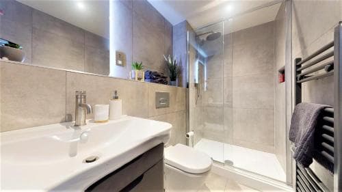 Icona - Luxury 2 bed penthouse apartment Image 4