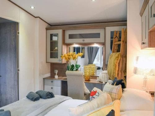 Luxury boutique style lodge with hot tub Image 2