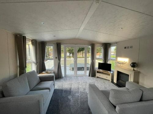 Dakota Lodge with Hot Tub Image 2