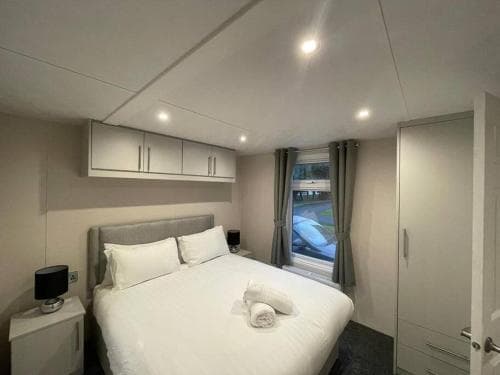 Dakota Lodge with Hot Tub Image 3