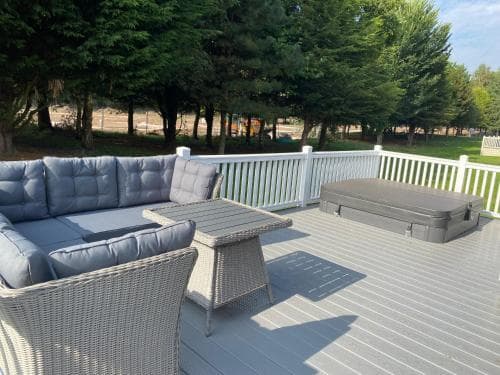 Peace Lodge with Hot Tub Image 2