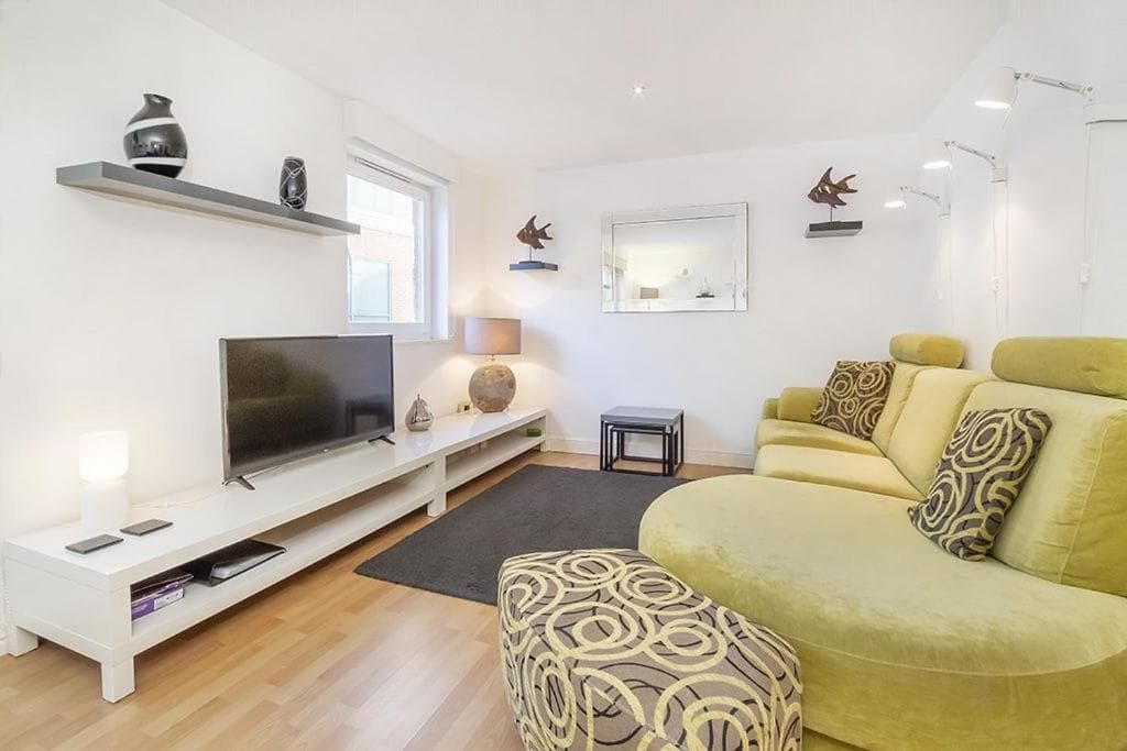 Strand House 21 Night Minimum Stay Image 1