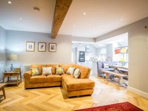 School Cottage Image 2