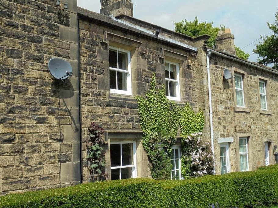 Rustic cottage, garden, near amenities, wifi Image 1