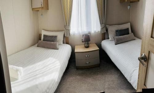 Roseberry Lodge with Hot Tub Image 2