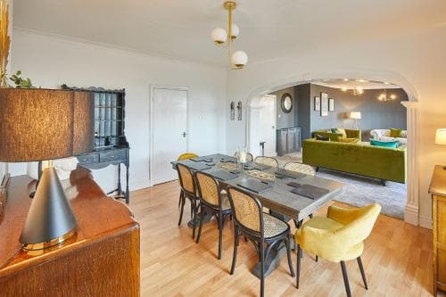 Host & Stay - Regency Mansions Apartment Image 3