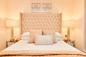 King Deluxe City Centre Apt Balcony View& Free Parking! PRIMEDOORSTEP Image 2