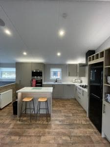 Black Moorhen Lodge with Hot Tub Image 2