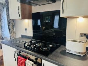 Enzo's Lodge with Hot Tub Image 2