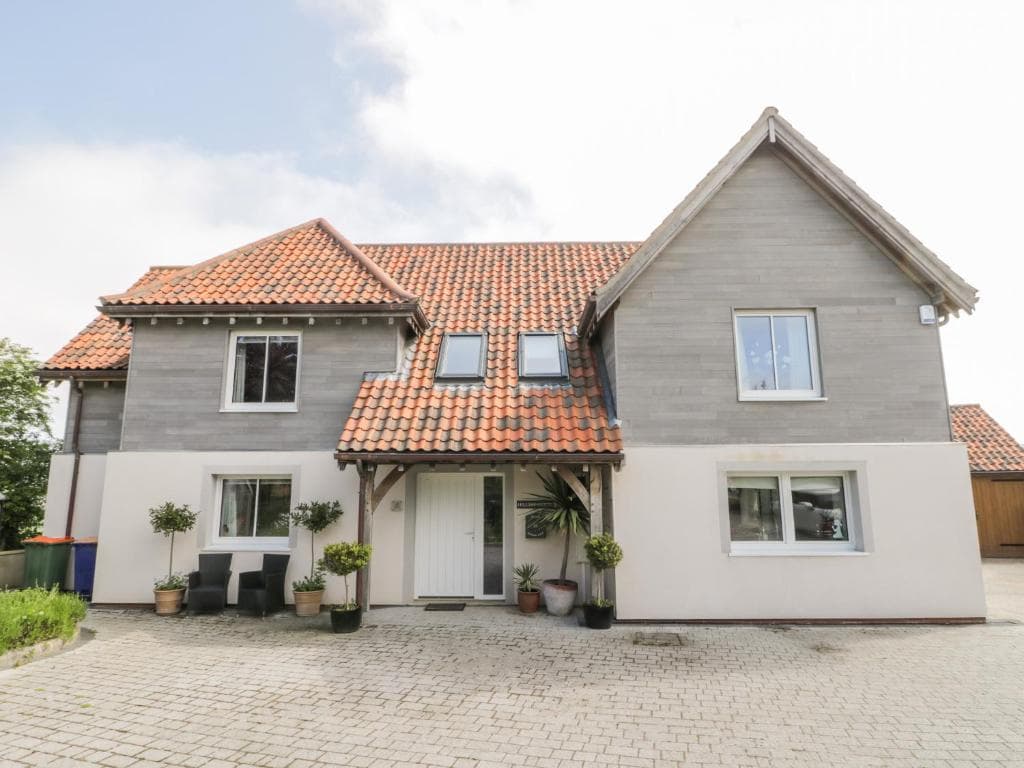 Hilltop House Image 1