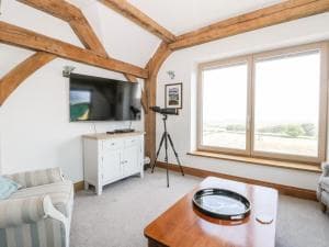 Hilltop House Image 3