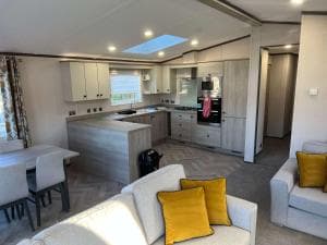 Blue Bell Lodge with Hot Tub Malton Image 2