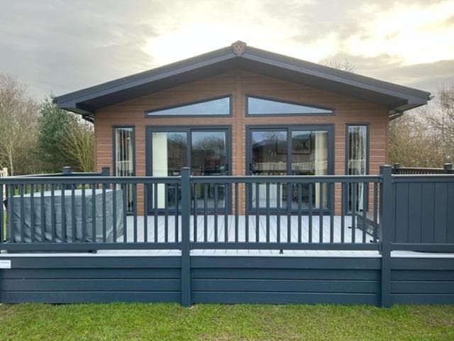 Blue Bell Lodge with Hot Tub Malton Image 1