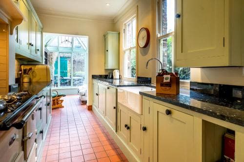 7 St John's Crescent Image 2