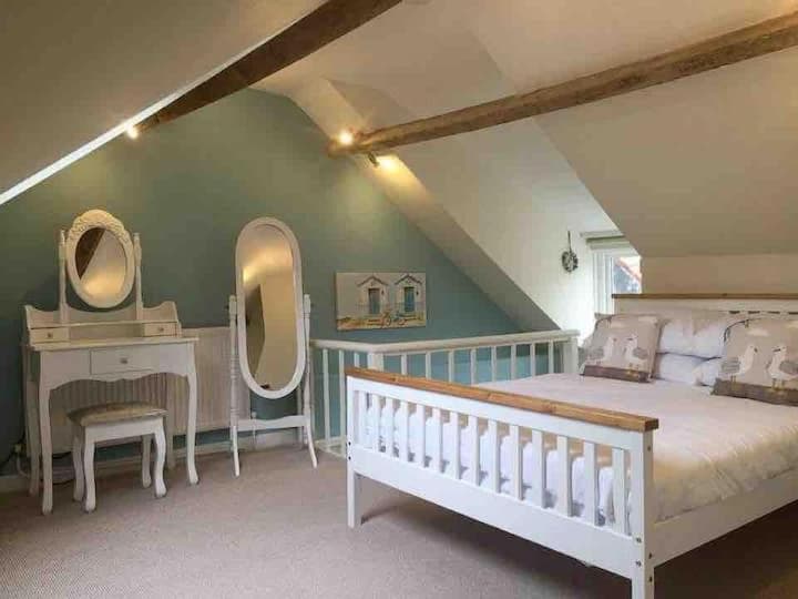 Driftwood Cottage Image 1