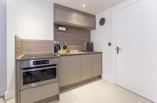 55 Cocoa Suites York, Parking onsite Image 3