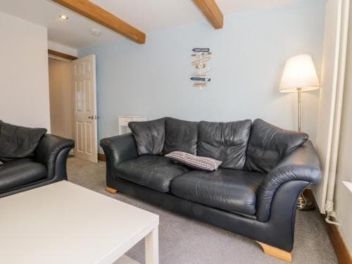 11A Church Street, Whitby Image 2