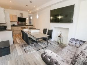 York Cottage, Keighley Image 2