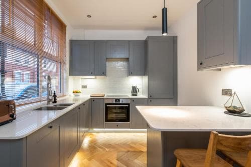 Pass the Keys Modern Spacious & Unique for 2 with Free Parking Image 2