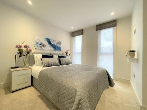 Spectacular 2 Bedroom Apartment in Great Location Image 3