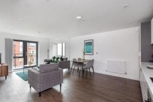Modern 2 Bedroom Apartment in the Heart of York Image 3