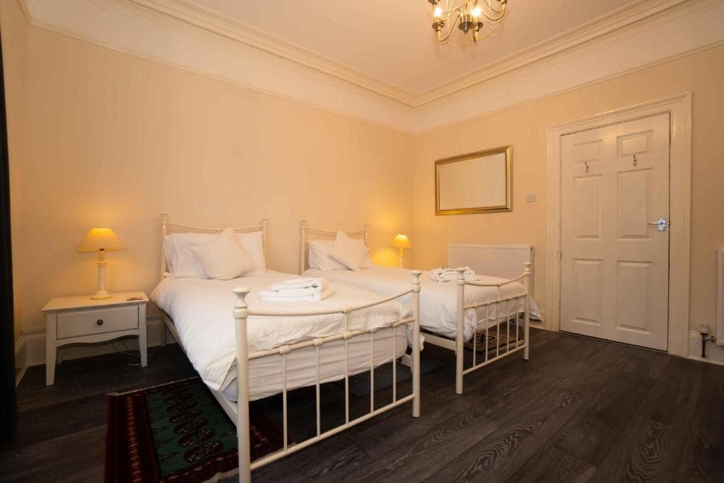 Pass the Keys Beautiful 1bedroom flat, close to the North Bay Image 1