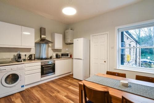 Fifth Quarter Apartment with allocated parking space Image 3