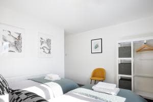 Charming 2 bed home, quiet village + free parking Image 2