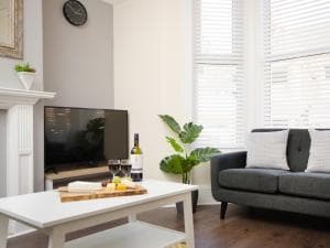 46 Ashville Avenue Image 1