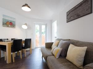 102A Candler Street Image 2