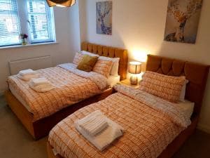 Homebird Property - Epsom Apartment Image 2