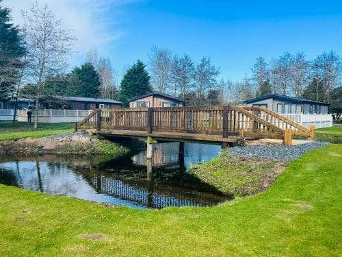 Four Seasons Lodge with Hot Tub Image 2