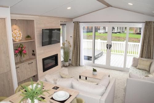 Honey Bee Lodge With Hot Tub Image 2