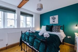 Stunning 3 Bedroom Cottage - Pet Friendly Image 2