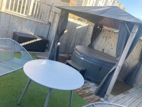 Seabourne Holiday Home with optional Hottub Hire Scarborough Image 2