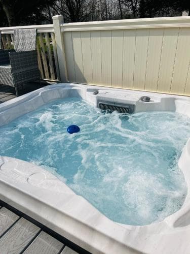 Stone Beck Lodge with Hot Tub Image 3