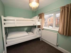 Pass the Keys Newly Renovated 2 Bedroom Apartment and Free Parking Image 2