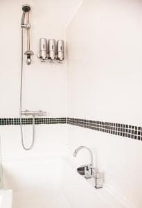 Contractor house, sleeps 5, close to restaurant's and bars, Long stays available, Oveyo Accommodation Image 1