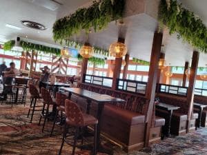 LUXURY CARAVAN 10 mins TO BEACH Image 2