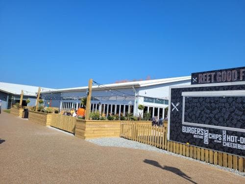 LUXURY CARAVAN 10 mins TO BEACH Image 3