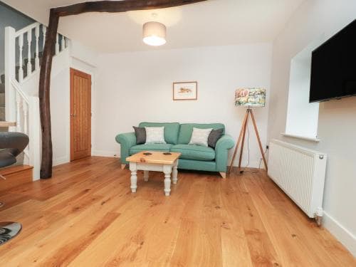 3 Hull House Cottage Image 2