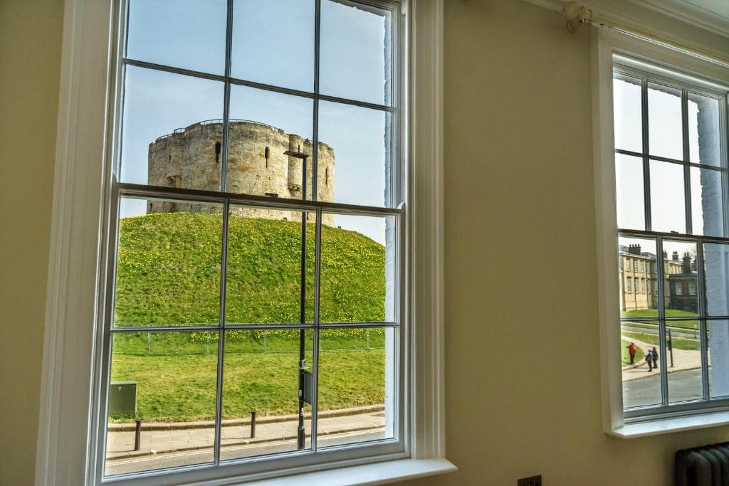 Clifford's Townhouse Image 1