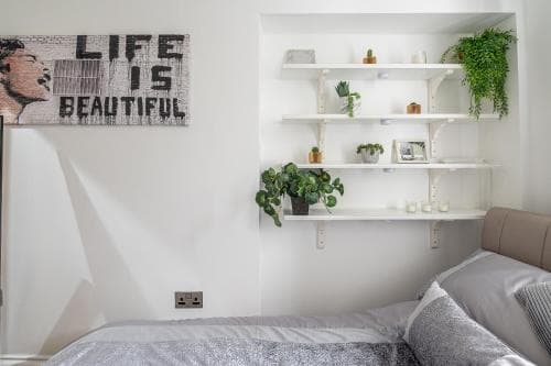 1 Bed Central Garden Apartment Image 2