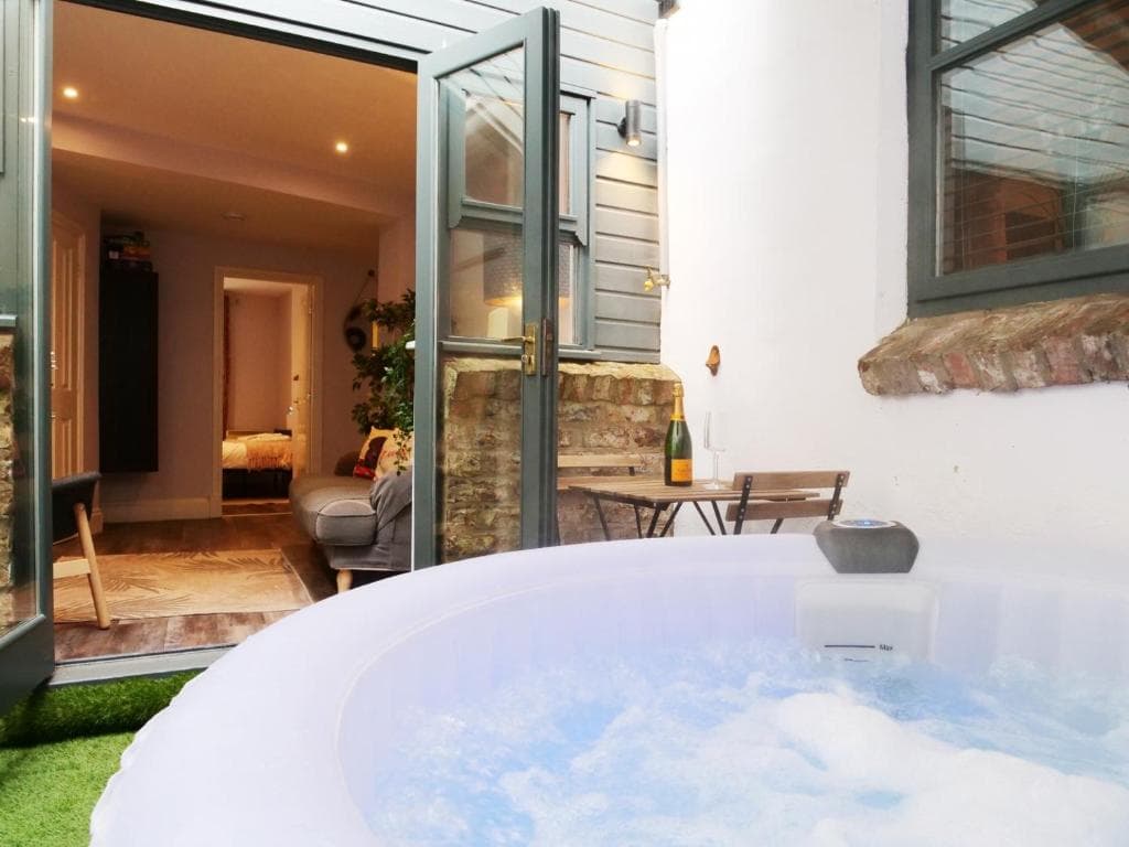 The Holgate Snug Image 4