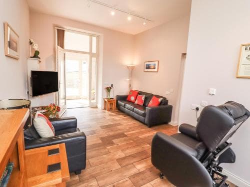 Sunday Cottage Image 3