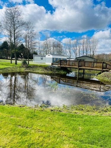 Beryl Lodge with Hot Tub Image 3