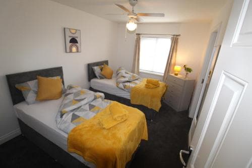 SUPER 7 PERSON 3 BEDROOM 3 BATHROOM HOUSe! Image 3