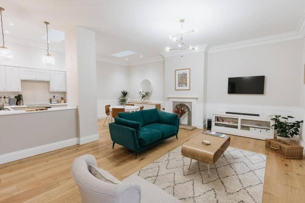 THE OLD SCHOOL ROOMS - The Swaledale, one bed luxury apartment in Richmond, North Yorkshire Image 3