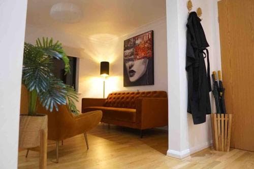 Tower 56 central, stylish & fun Image 2